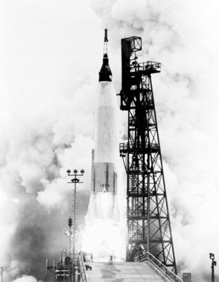 S62-02849 (24 May 1962) --- The Mercury-Atlas 7 (MA-7), carrying astronaut M. Scott Carpenter, was launched by NASA from-stock-foto