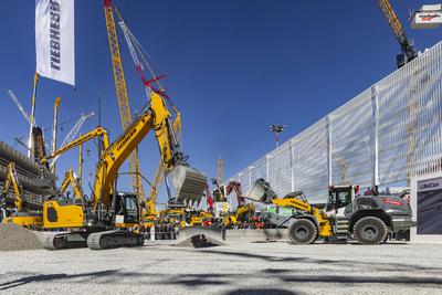 Pr?sentation von liebherr mit autonom fahrenden elektrisch angetriebenen Baumaschinen. BAUMA M?nchen - 34. Weltleitmesse-stock-foto
