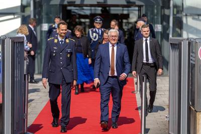 Bundespr?sident Steinmeier zu Besuch bei der Flugbereitschaft B, Bundespr?sident Frank-Walter Steinmeier besuchte am Mit-stock-foto