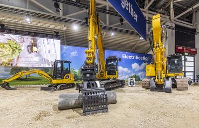 Elektrisch betriebne Baufahrzeuge des japanischen Herstellers Komatsu. BAUMA M?nchen - 34. Weltleitmesse f?r Baumaschine-stock-foto