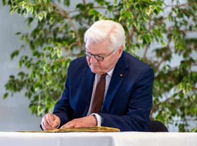 Bundespr?sident Steinmeier zu Besuch bei der Flugbereitschaft B, Bundespr?sident Frank-Walter Steinmeier besuchte am Mit-stock-foto