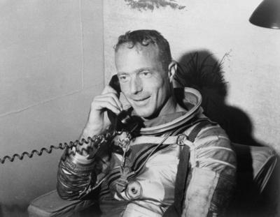 S62-04057 (24 May 1962) --- Astronaut M. Scott Carpenter, prime pilot for the Mercury-Atlas 7 (MA-7) mission, talks with-stock-foto
