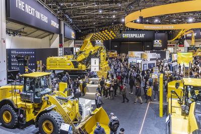 Messestand von Caterpillar CAT. BAUMA M?nchen - 34. Weltleitmesse f?r Baumaschinen, Baustoffmaschinen, Bergbaumaschinen,-stock-foto