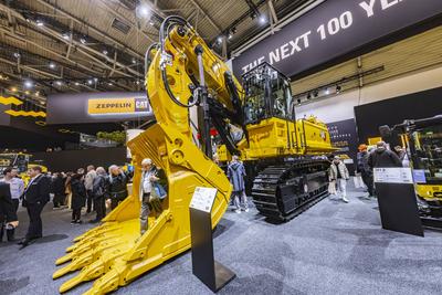 Messestand von Caterpillar CAT. BAUMA M?nchen - 34. Weltleitmesse f?r Baumaschinen, Baustoffmaschinen, Bergbaumaschinen,-stock-foto
