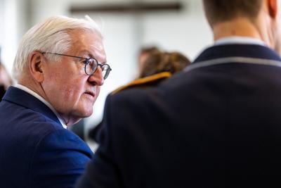 Bundespr?sident Steinmeier zu Besuch bei der Flugbereitschaft B, Bundespr?sident Frank-Walter Steinmeier besuchte am Mit-stock-foto