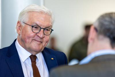 Bundespr?sident Steinmeier zu Besuch bei der Flugbereitschaft B, Bundespr?sident Frank-Walter Steinmeier besuchte am Mit-stock-foto