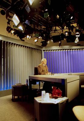 40 Jahre Tagesschau - Sprecher Werner Veigel im Studio Copyright: HartwigxValdmanis Nur redaktionelle Nutzung. Editorial-stock-foto