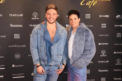 Er?ffnung des Schlager Cafes in D?sseldorf-stock-foto