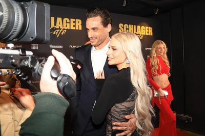 Er?ffnung des Schlager Cafes in D?sseldorf-stock-foto