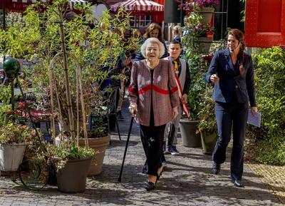 Princess Beatrix presents Jantje Beton Prize, Gouda, The Netherlands-stock-foto