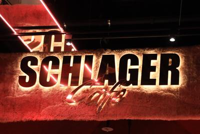 Er?ffnung des Schlager Cafes in D?sseldorf-stock-foto