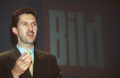 Bildnummer: 56876377  Datum: 01.10.1998  Copyright: imago/teutopressAchim Twardy (Verlagsleiter Bild ) 10/98 her Mann Verlag F?hrung Leitung Bild Zeitung Zeitschrift kurzhaarig Schn?uzer dunkelhaarig seri?s Krawatte Jackett Hemd sprechend Portrait quer gestikulierend People x0x xsk 1998 quer Aufmacher  56876377 Date 01 10 1998 Copyright Imago  Achim Twardy Publishing director Picture 10 98 her Man Verlag Leadership Line Picture Newspaper Magazine short Schn?uzer dark haired seriously Tie Jacket Shirt Spoken Portrait horizontal gesticulating Celebrities x0x xSK 1998 horizontal Highlight-stock-foto