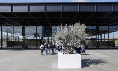 Yoko Ono Ausstellung in der Nationalgalerie in Berlin-stock-foto
