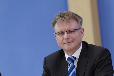 Diagnose Wirtschaftsforschung Fr?hjahr 2025-stock-photo