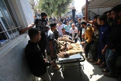 Injured Palestinians are taken to al-Ahli Baptist Hospital for medical treatment following the Israeli attack-stock-foto