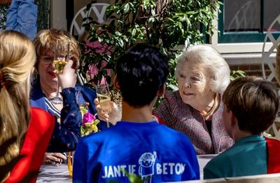 Princess Beatrix presents Jantje Beton Prize, Gouda, The Netherlands-stock-foto