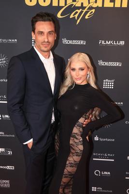 Er?ffnung des Schlager Cafes in D?sseldorf-stock-foto