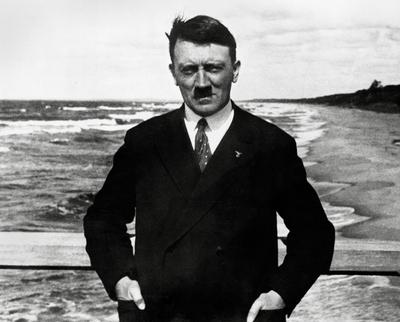 Adolf Hitler circa 1921 PUBLICATIONxINxGERxSUIxAUTxONLY 1003_652THA-stock-foto