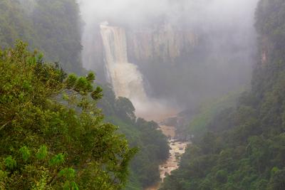 Iguazu Impessive Iguassu (Iguazu) Falls on the Argentina - Brazil border, Instagram filter. Powerful waterfalls in the j-stock-foto