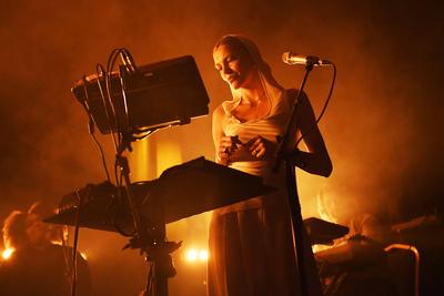 Rosie Lowe performing at Islington Assembly Hall-stock-foto