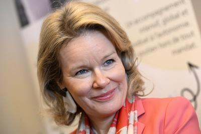 Queen Mathilde Visits Housing Solidarity-stock-foto