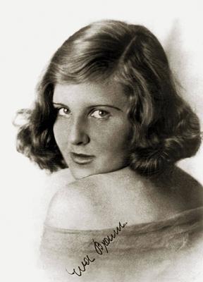 Eva Braun Photo Album Me as a teenager . Eva Anna Paula Braun (1912 - 1945) as a young woman. She had already met Adolf-stock-foto