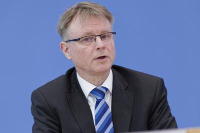 Diagnose Wirtschaftsforschung Fr?hjahr 2025-stock-photo