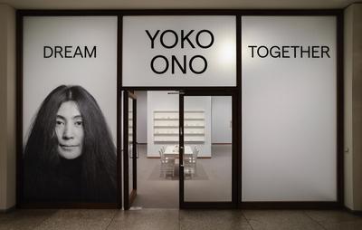 Yoko Ono Ausstellung in der Nationalgalerie in Berlin-stock-foto