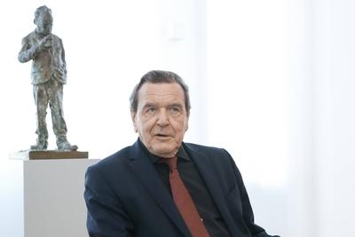 Gerd Schr?der Fotoshooting in seiner Kanzlei in Hannover Hannover 26 02 2018 Bundeskanzler a D-stock-photo