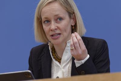 T?tigkeitsbericht Datenschutzbeauftragte-stock-foto