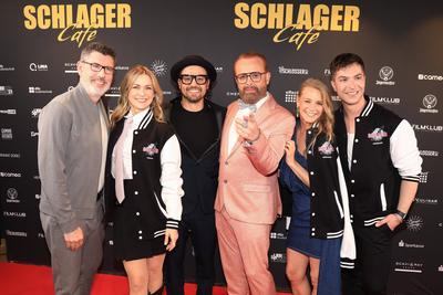 Er?ffnung des Schlager Cafes in D?sseldorf-stock-foto