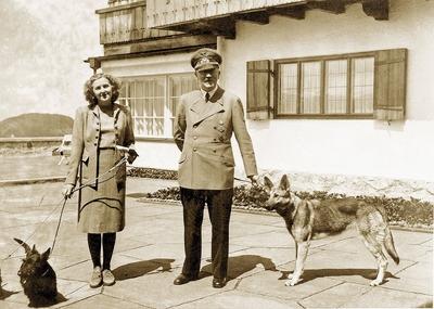 Eva Braun Photo Album Eva Anna Paula Braun (1912 - 1945) and Adolf Hitler (1889 - 1945) with their dogs. Negus and Katus-stock-photo