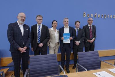 Diagnose Wirtschaftsforschung Fr?hjahr 2025-stock-foto