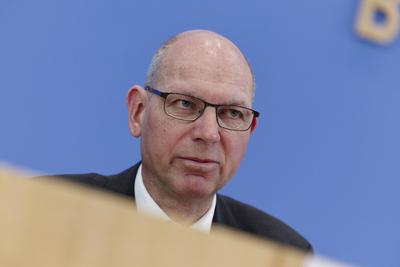 Diagnose Wirtschaftsforschung Fr?hjahr 2025-stock-photo