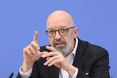 Timo Wollmersh?user-stock-foto