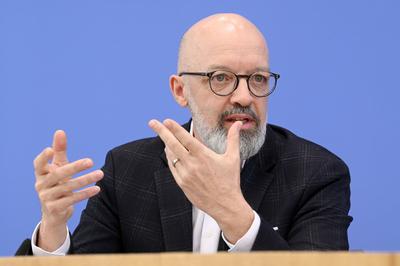 Timo Wollmersh?user-stock-foto