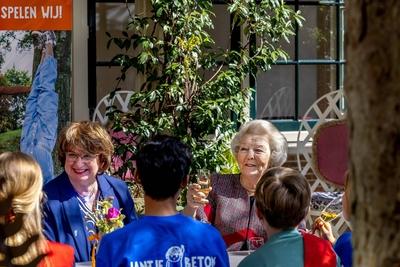 Princess Beatrix presents Jantje Beton Prize, Gouda, The Netherlands-stock-foto