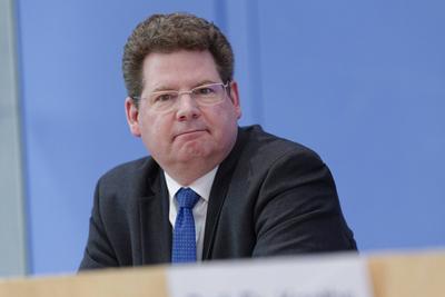 Diagnose Wirtschaftsforschung Fr?hjahr 2025-stock-photo