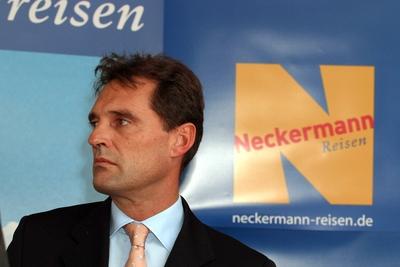 Bildnummer: 51097214  Datum: 23.09.2005  Copyright: imago/Rolf BraunDr. Peter Fankhauser (GER/Vorstand Thomas Cook AG) anl?sslich der Bilanz-Pressekonferenz in Frankfurt/Main, Personen , pessimistisch; 2005, Frankfurt am Main, Pressekonferenz, Pressetermin, Manager , Unternehmensf?hrung , Vorstand, Schriftzug, Neckermann Reisen; , quer, Kbdig, , Tourismus, Wirtschaft, Deutschland, Randbild, People / Bilanzpressekonferenz, Einzelbild, close-stock-foto