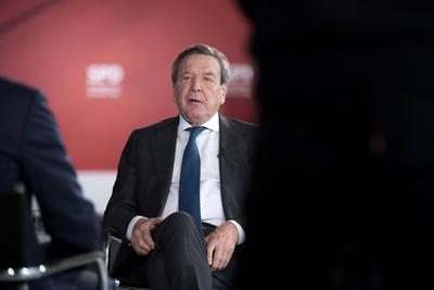 Gerhard Schroeder DEU, Deutschland, Germany, Berlin, 08.12.2021 Der ehemalige Bundeskanzler Gerhard Schroeder SPD beim-stock-foto