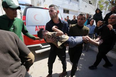 Injured Palestinians are taken to al-Ahli Baptist Hospital for medical treatment following the Israeli attack-stock-foto