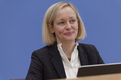 T?tigkeitsbericht Datenschutzbeauftragte-stock-foto