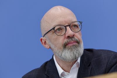Diagnose Wirtschaftsforschung Fr?hjahr 2025-stock-photo