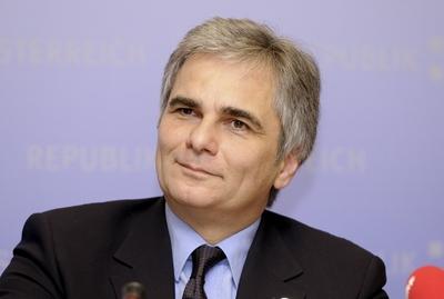 Bildnummer: 53675202  Datum: 11.12.2009  Copyright: imago/Rainer UnkelWerner FAYMANN , Bundeskanzler von ?sterreich Werner FAYMANN , Chancellor of Austria 11.12.2009 People Politik PK Portr?t kbdig xub 2009 quer FOTOGRAFIE PHOTOGRAPH FARBE COLOUR FARBFOTOGRAFIE COLOUR PHOTOGRAPH FARBAUFNAHME Bildnummer 53675202 Date 11 12 2009 Copyright Imago Rainer Unkel Werner Faymann Federal Chancellor from Austria Werner Faymann Chancellor of Austria 11 12 2009 Celebrities politics press conference Portrait Kbdig  2009 horizontal Photography Photo Color Colour Color photography Colour Photo Ink-stock-photo