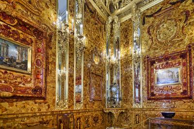 St. Petersburg Russia. The Catherine Palace is a Rococo palace located in the town of Tsarskoye Selo (Pushkin). The Ambe-stock-foto