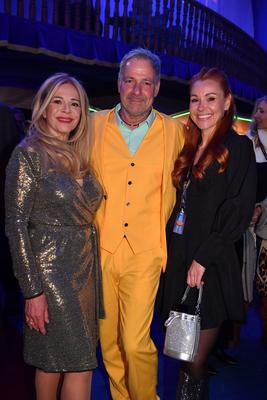Julia Kent, Christian Swoboda und Tiger Kirchharz / Premiere / Circus Krone / Farbenspiel Gold Edition / Theresienwiese-stock-foto