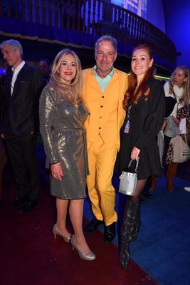 Julia Kent, Christian Swoboda und Tiger Kirchharz / Premiere / Circus Krone / Farbenspiel Gold Edition / Theresienwiese-stock-foto