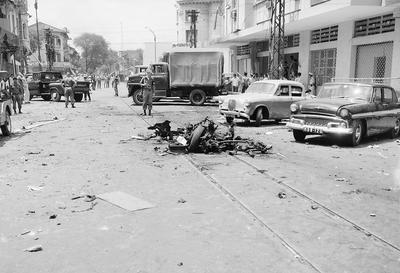 Vietnam: Aftermath of a street bombing attributed to the NLF (Viet Cong) in Saigon, c. 1965. The Second Indochina War, k-stock-photo