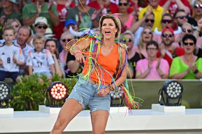 ZDF - Fernsehgarten. S?ngerin Anna-Maria Zimmermann w?hrend der ZDF - Unterhaltungsshow Fernsehgarten am 14.07.2024 in M-stock-foto