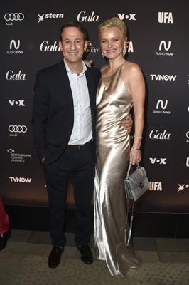 Barbara Sturm mit Ehemann Adam Waldman bei der Berlin Opening Night by Gala & UFA 2020 im Hotel SO / Berlin Das Stue. Be-stock-photo